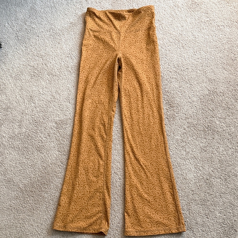 Gap Gapfit Studio Sky High Performance Flares